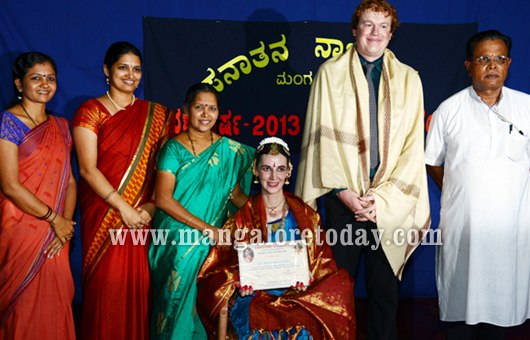 Dr Alexandra Szoke Bharatanatyam performance